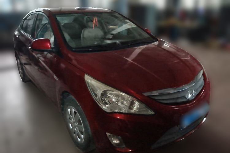 Used Hyundai Verna (older generation) 2010 Sedan 1.4L Manual Comfort GS Front Right 45 Deg
