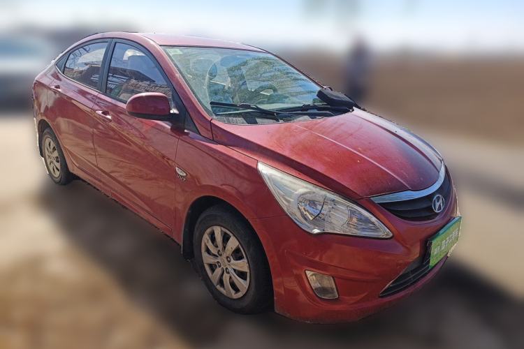 Used Hyundai Verna (older generation) 2010 Sedan 1.4L Manual Comfort GS Front Right 45 Deg