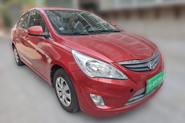 Used Hyundai Verna (older generation) 2010 Sedan 1.4L Manual Comfort GS Front Right 45 Deg