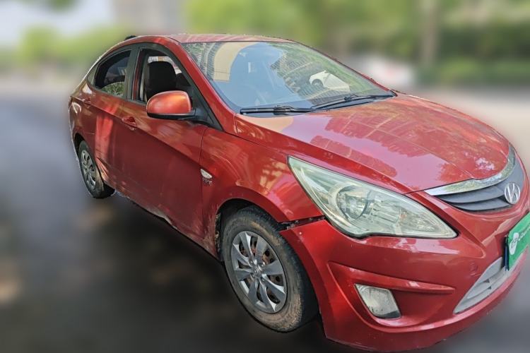 Used Hyundai Verna (older generation) 2010 Sedan 1.4L Manual Comfort GS Front Right 45 Deg