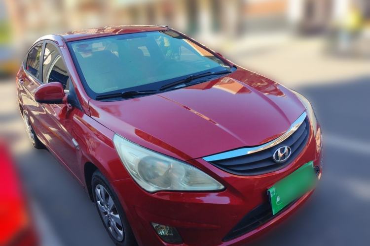 Used Hyundai Verna (older generation) 2010 Sedan 1.4L Manual Comfort GS Front Right 45 Deg