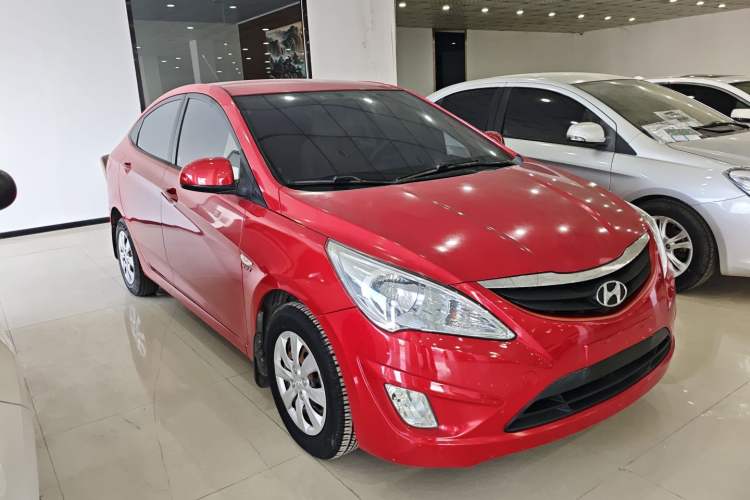 Used Hyundai Verna (older generation) 2010 Sedan 1.4L Manual Comfort GS Front Right 45 Deg