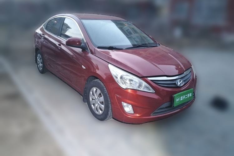 Used Hyundai Verna (older generation) 2010 Sedan 1.4L Manual Comfort GS Front Right 45 Deg