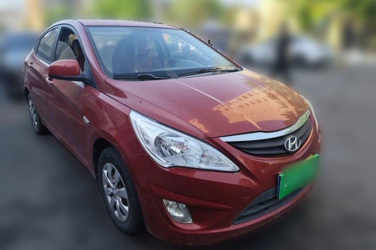 Used Hyundai Verna (older generation) 2010 Sedan 1.4L Manual Comfort GS Front Right 45 Deg
