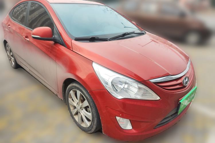 Used Hyundai Verna (older generation) 2010 Sedan 1.4L Automatic Luxury GLS Trim Front Right 45 Deg