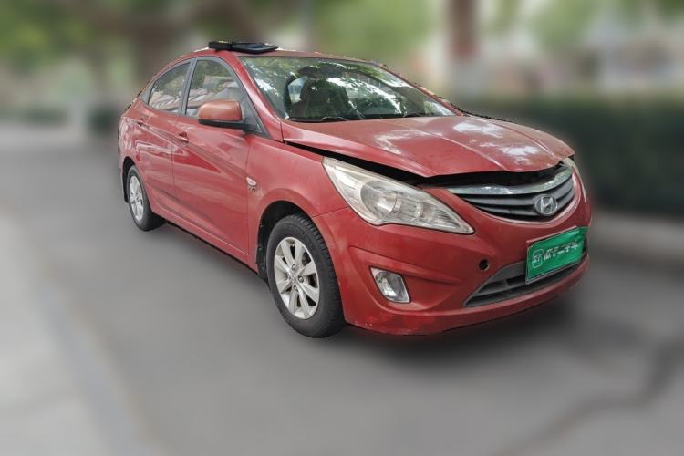 Used Hyundai Verna (older generation) 2010 Sedan 1.4L Manual Comfort GS Front Right 45 Deg