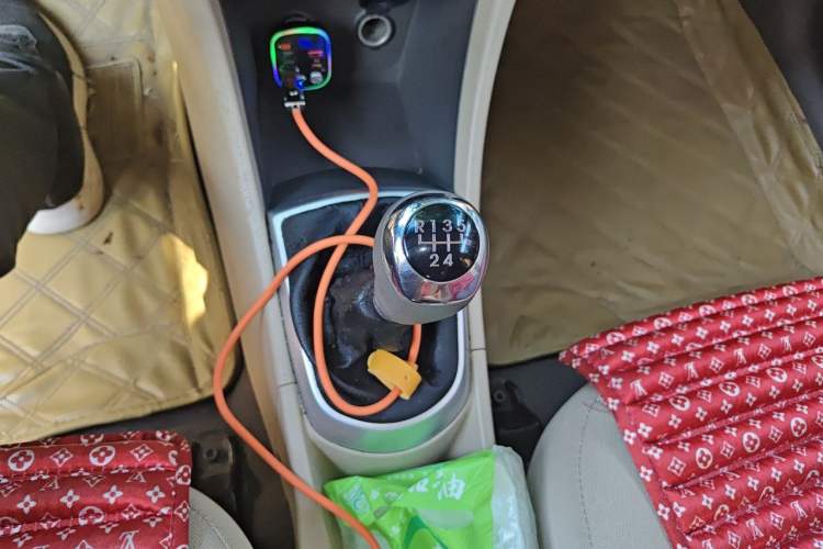Used Hyundai Verna (older generation) 2010 Sedan 1.4L Manual Comfort GS Gear Lever
