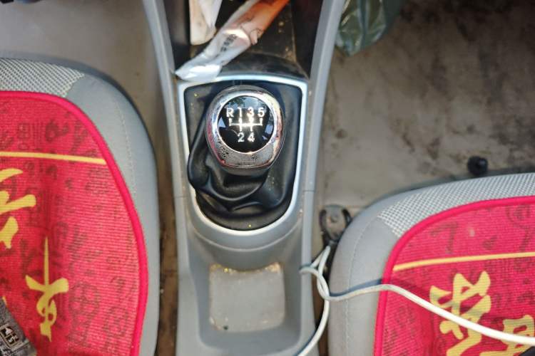 Used Hyundai Verna (older generation) 2010 Sedan 1.4L Manual Comfort GS Gear Lever