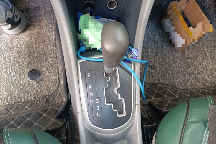 Used Hyundai Verna (older generation) 2010 Sedan 1.4L Automatic Fashionable GT Model Gear Lever