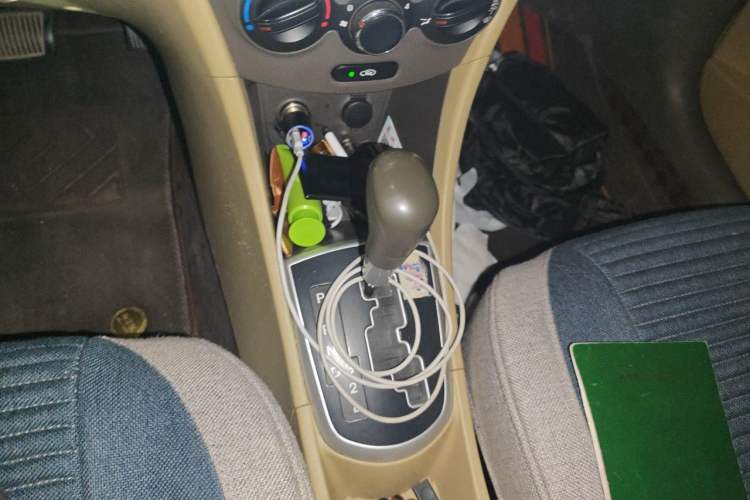 Used Hyundai Verna (older generation) 2010 Sedan 1.4L Automatic Comfort Model GS Gear Lever