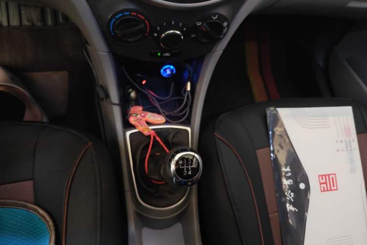 Used Hyundai Verna (older generation) 2010 Sedan 1.4L Manual Comfort GS Gear Lever