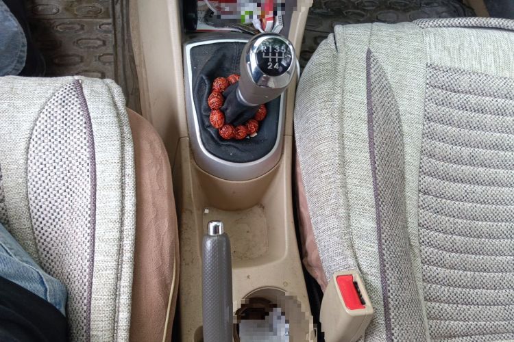 Used Hyundai Verna (older generation) 2010 Sedan 1.4L Manual Comfort GS Gear Lever