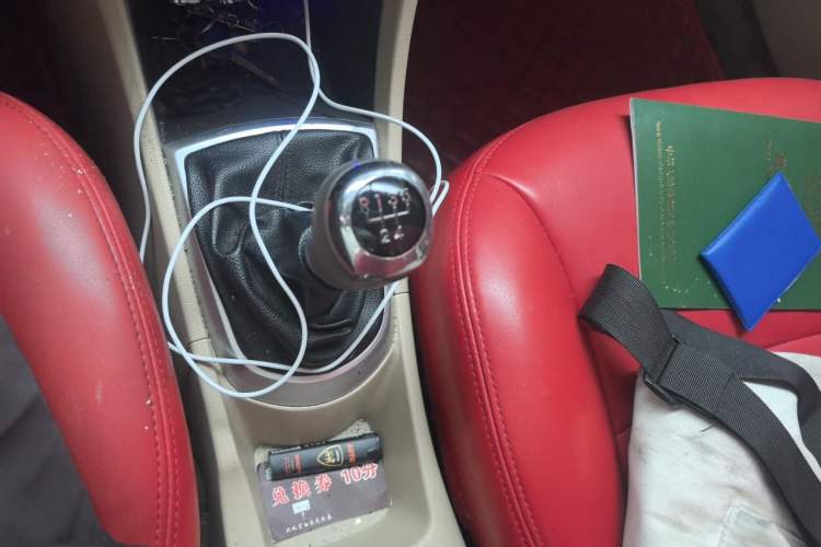 Used Hyundai Verna (older generation) 2010 Sedan 1.4L Manual Comfort GS Gear Lever