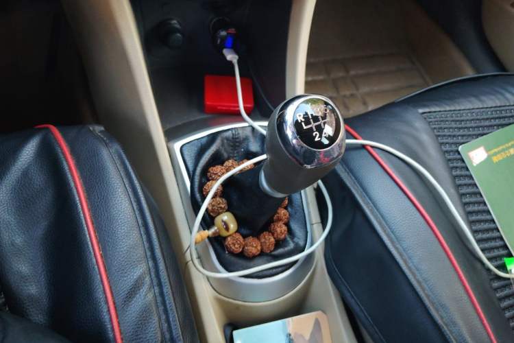 Used Hyundai Verna (older generation) 2010 Sedan 1.4L Manual Comfort GS Gear Lever