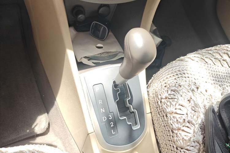 Used Hyundai Verna (older generation) 2010 Sedan 1.4L Automatic Comfort Model GS Gear Lever