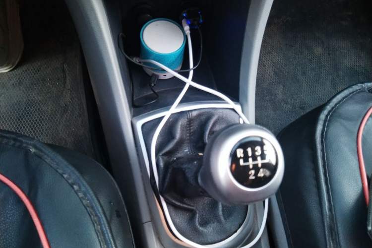 Used Hyundai Verna (older generation) 2010 Sedan 1.4L Manual Comfort GS Gear Lever