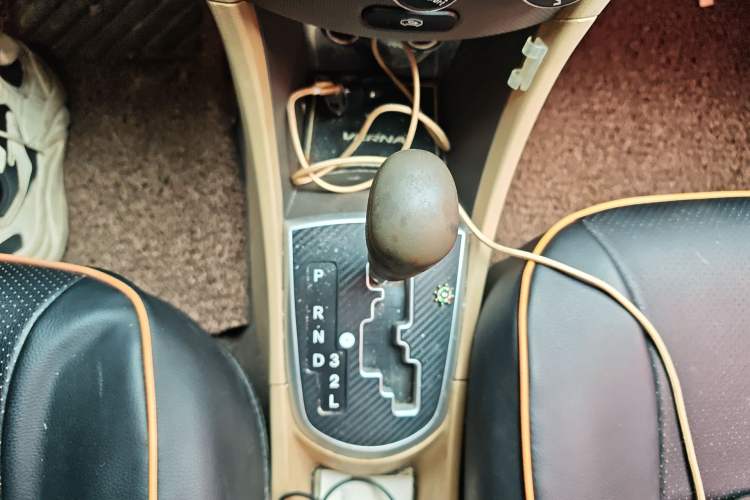 Used Hyundai Verna (older generation) 2010 Sedan 1.4L Automatic Comfort Model GS Gear Lever