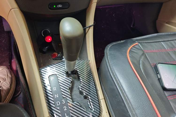 Used Hyundai Verna (older generation) 2010 Sedan 1.4L Automatic Comfort Model GS Gear Lever