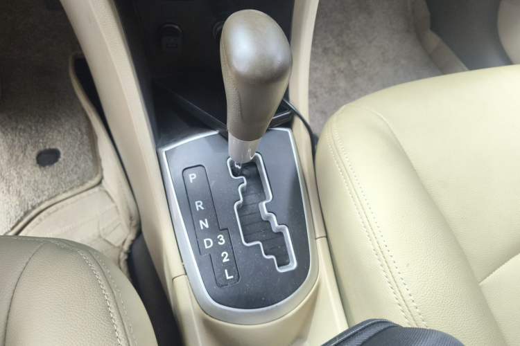 Used Hyundai Verna (older generation) 2010 Sedan 1.4L Automatic Comfort Model GS Gear Lever
