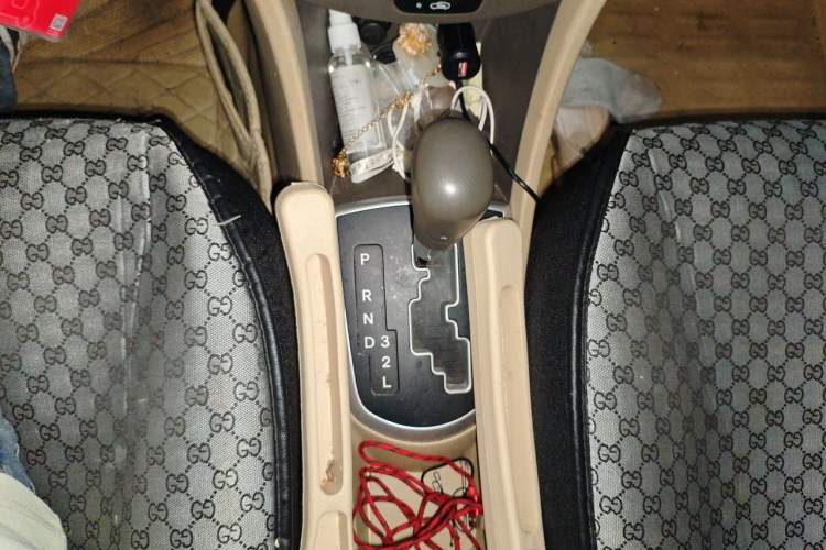 Used Hyundai Verna (older generation) 2010 Sedan 1.4L Automatic Fashionable GT Model Gear Lever