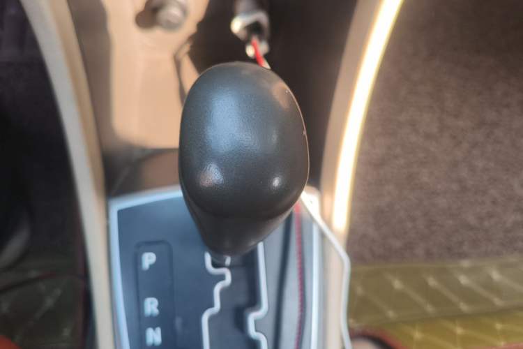 Used Hyundai Verna (older generation) 2010 Sedan 1.4L Automatic Comfort Model GS Gear Lever