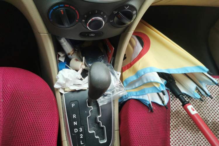 Used Hyundai Verna (older generation) 2010 Sedan 1.4L Automatic Comfort Model GS Gear Lever