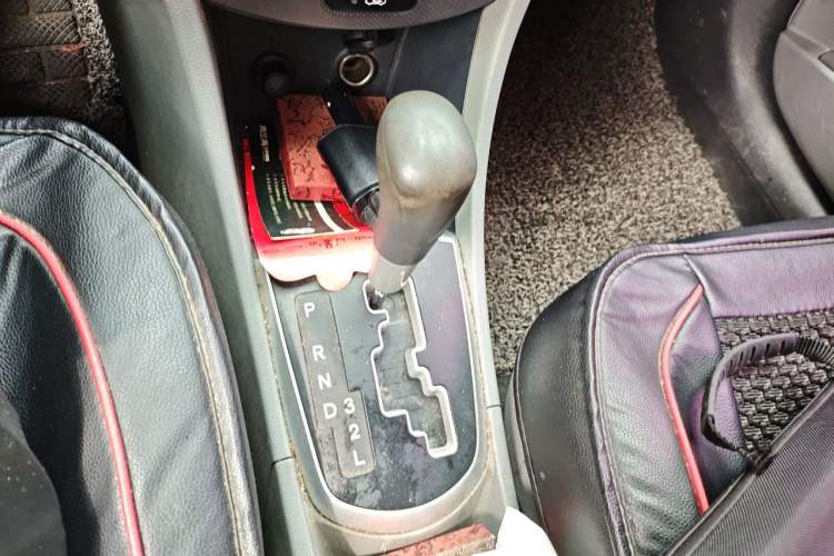 Used Hyundai Verna (older generation) 2010 Sedan 1.4L Automatic Fashionable GT Model Gear Lever