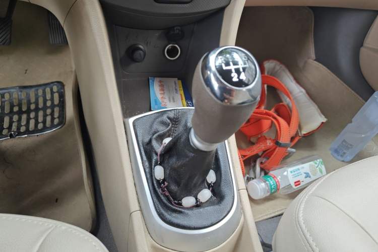 Used Hyundai Verna (older generation) 2010 Sedan 1.4L Manual Comfort GS Gear Lever