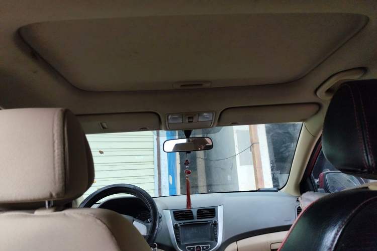 Used Hyundai Verna (older generation) 2010 Sedan 1.4L Automatic Fashionable GT Model Headliner