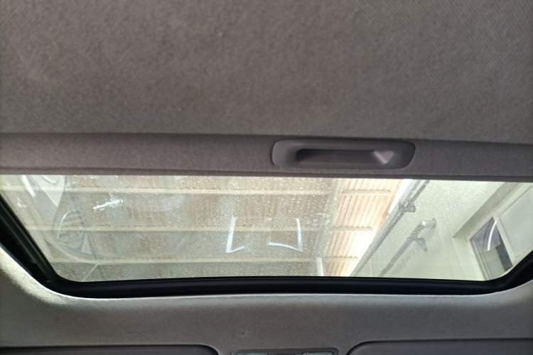 Used Hyundai Verna (older generation) 2010 Sedan 1.4L Automatic Fashionable GT Model Headliner