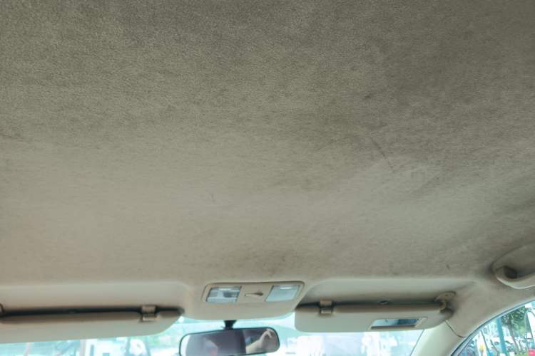 Used Hyundai Verna (older generation) 2010 Sedan 1.4L Manual Comfort GS Headliner