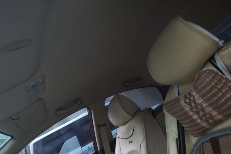 Used Hyundai Verna (older generation) 2010 Sedan 1.4L Manual Standard GL Model Headliner