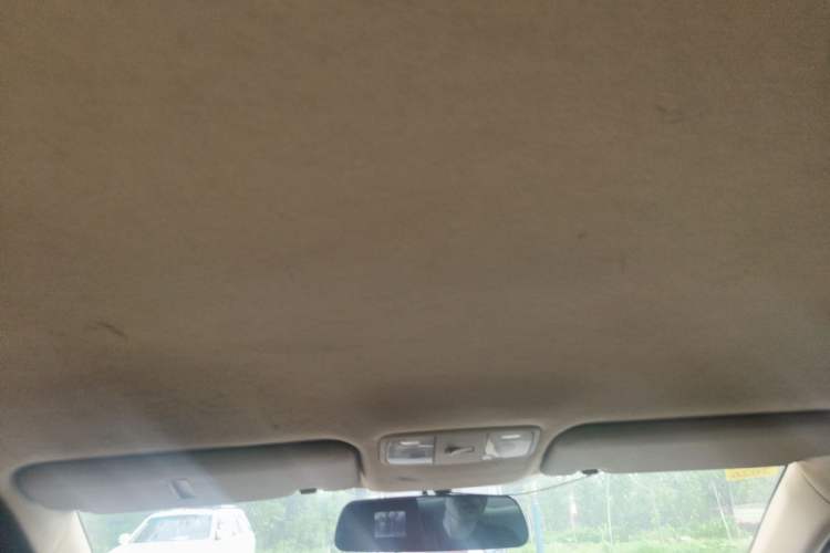Used Hyundai Verna (older generation) 2010 Sedan 1.4L Manual Comfort GS Headliner