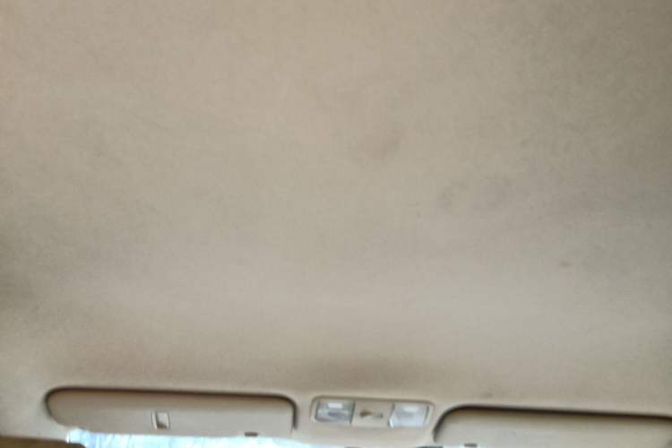 Used Hyundai Verna (older generation) 2010 Sedan 1.4L Automatic Comfort Model GS Headliner