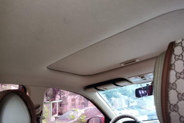 Used Hyundai Verna (older generation) 2010 Sedan 1.4L Automatic Comfort Model GS Headliner