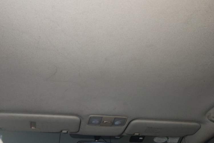 Used Hyundai Verna (older generation) 2010 Sedan 1.4L Manual Comfort GS Headliner