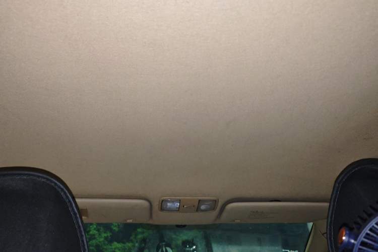 Used Hyundai Verna (older generation) 2010 Sedan 1.4L Automatic Comfort Model GS Headliner