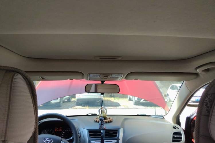 Used Hyundai Verna (older generation) 2010 Sedan 1.4L Automatic Fashionable GT Model Headliner