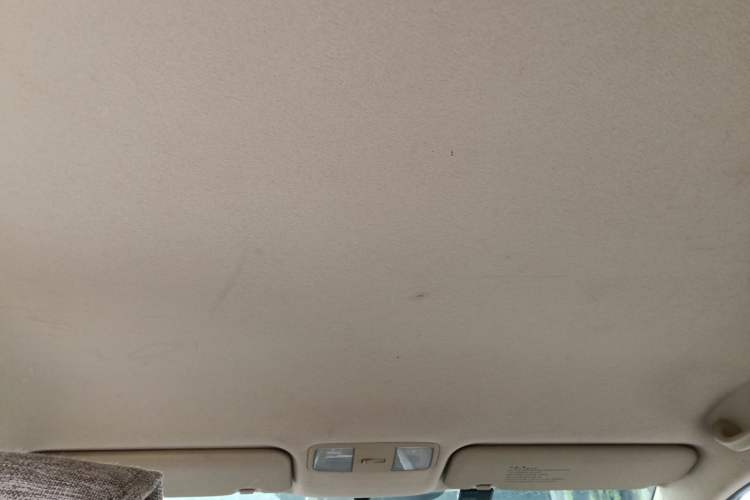 Used Hyundai Verna (older generation) 2010 Sedan 1.4L Manual Comfort GS Headliner
