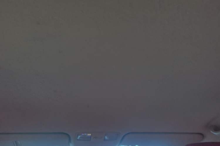 Used Hyundai Verna (older generation) 2010 Sedan 1.4L Manual Comfort GS Headliner