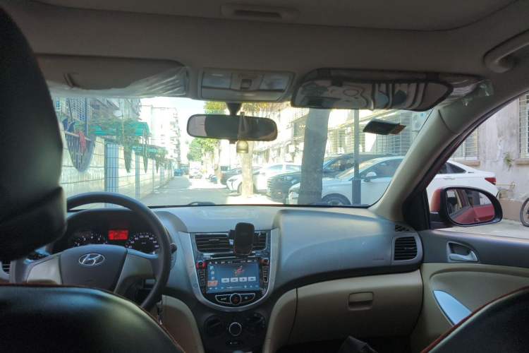 Used Hyundai Verna (older generation) 2010 Sedan 1.4L Automatic Fashionable GT Model Headliner