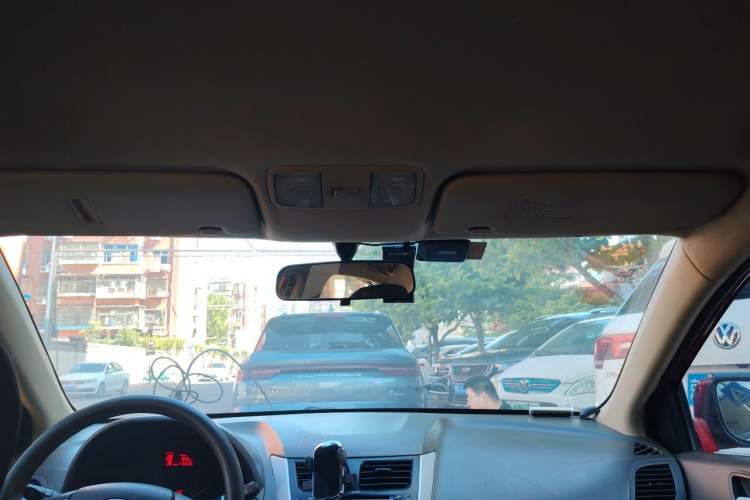 Used Hyundai Verna (older generation) 2010 Sedan 1.4L Manual Comfort GS Headliner