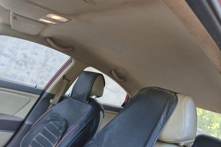 Used Hyundai Verna (older generation) 2010 Sedan 1.4L Manual Standard GL Model Headliner