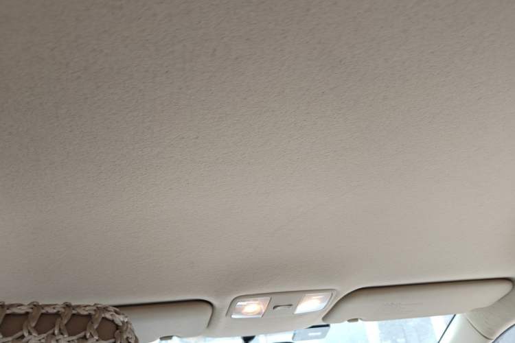Used Hyundai Verna (older generation) 2010 Sedan 1.4L Automatic Comfort Model GS Headliner