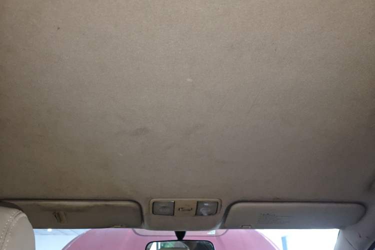 Used Hyundai Verna (older generation) 2010 Sedan 1.4L Manual Comfort GS Headliner
