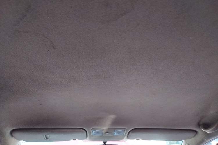 Used Hyundai Verna (older generation) 2010 Sedan 1.4L Manual Comfort GS Headliner