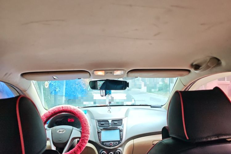 Used Hyundai Verna (older generation) 2010 Sedan 1.4L Automatic Comfort Model GS Headliner