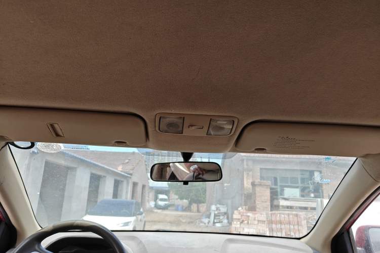 Used Hyundai Verna (older generation) 2010 Sedan 1.4L Automatic Comfort Model GS Headliner