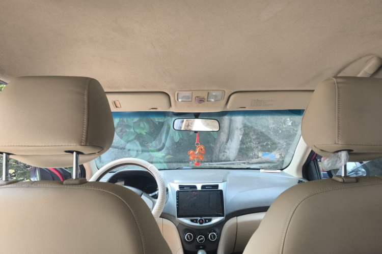 Used Hyundai Verna (older generation) 2010 Sedan 1.4L Automatic Comfort Model GS Headliner