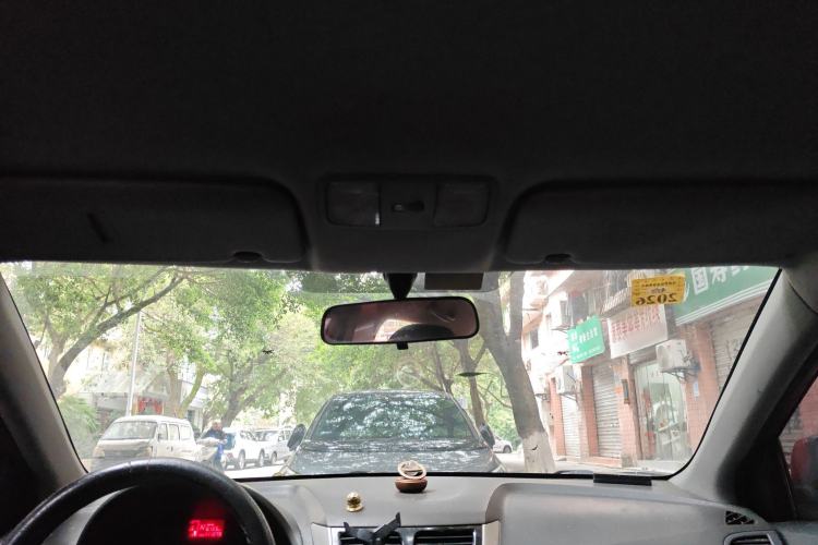 Used Hyundai Verna (older generation) 2010 Sedan 1.4L Automatic Comfort Model GS Headliner